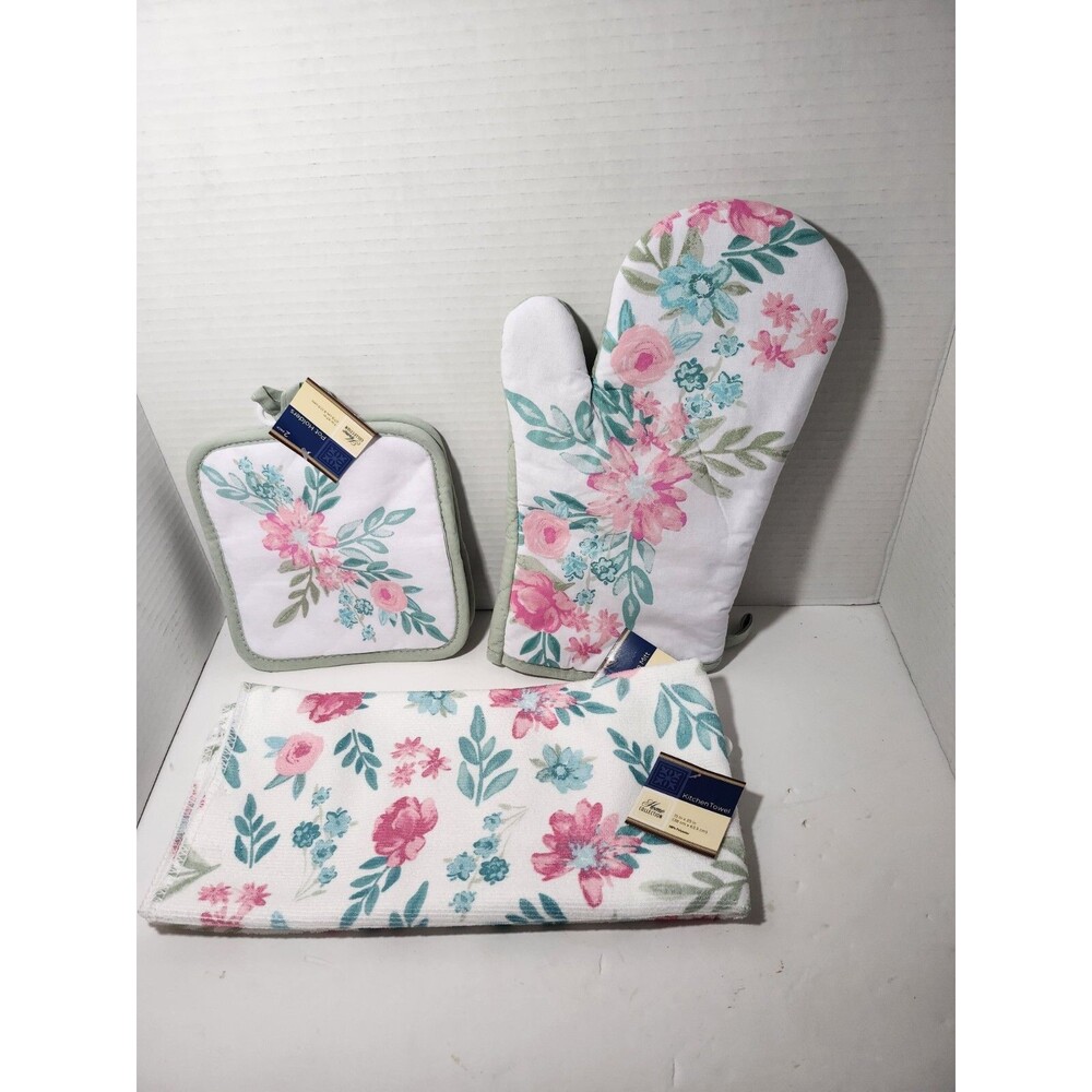 Lot Of 4 Kitchen Towel And Oven Mits